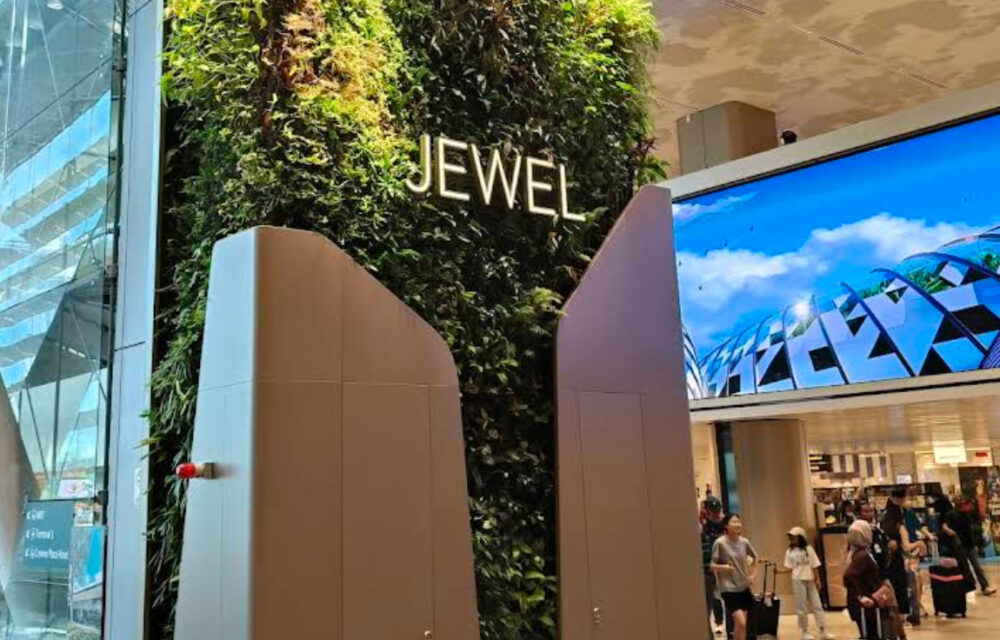 Jewel Changi 机场购物与雨漩涡